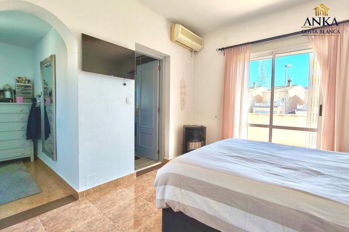 Image No.17-4 Bed Villa / Detached for sale