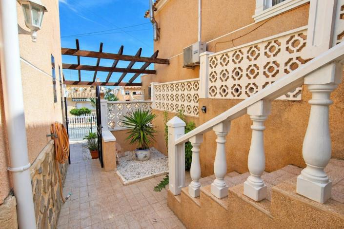 Image No.18-3 Bed Villa / Detached for sale
