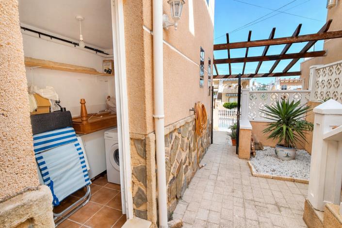 Image No.19-3 Bed Villa / Detached for sale