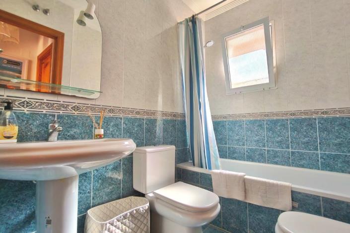 Image No.13-3 Bed Villa / Detached for sale