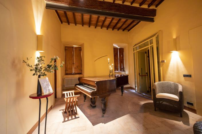 Image No.7-7 Bed Property for sale