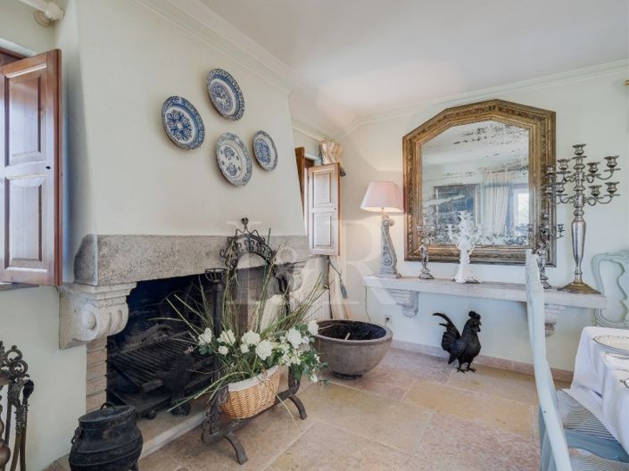 Image No.18-6 Bed Farmhouse for sale