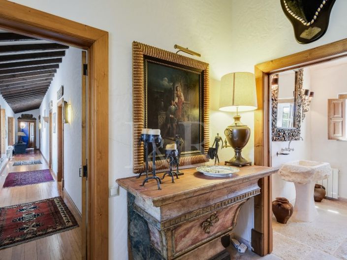 Image No.26-6 Bed Farmhouse for sale