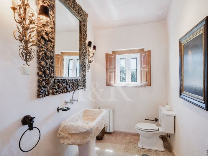 Image No.27-6 Bed Farmhouse for sale