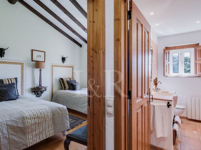 Image No.32-6 Bed Farmhouse for sale