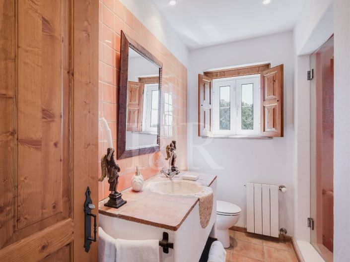 Image No.33-6 Bed Farmhouse for sale