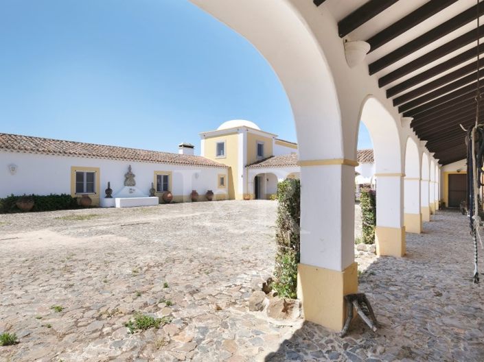 Image No.4-6 Bed Farmhouse for sale