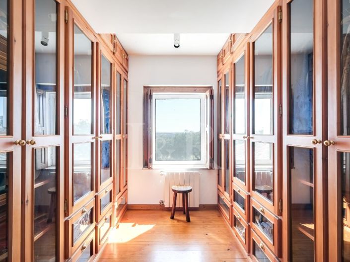 Image No.46-6 Bed Farmhouse for sale