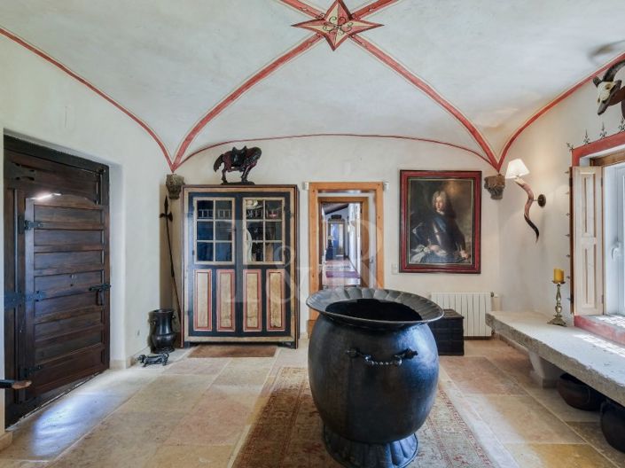 Image No.7-6 Bed Farmhouse for sale