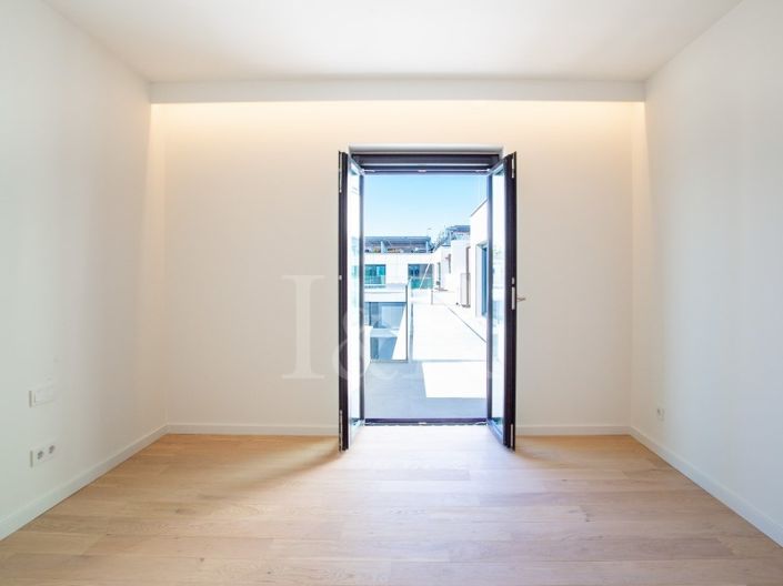 Image No.16-4 Bed Apartment for sale