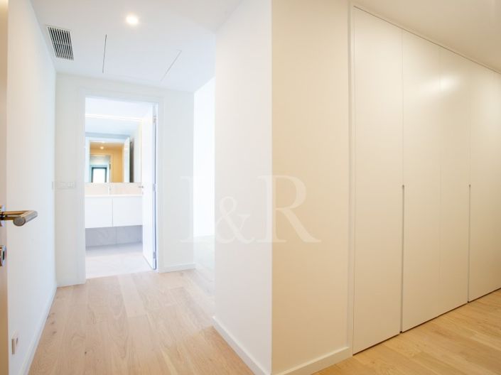 Image No.17-4 Bed Apartment for sale