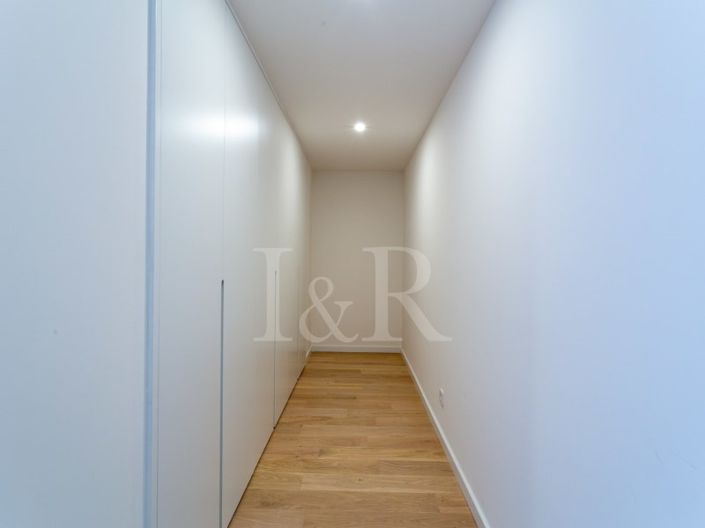 Image No.18-4 Bed Apartment for sale