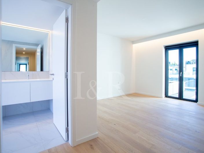 Image No.19-4 Bed Apartment for sale