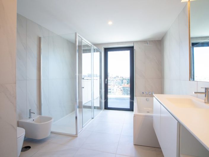 Image No.21-4 Bed Apartment for sale