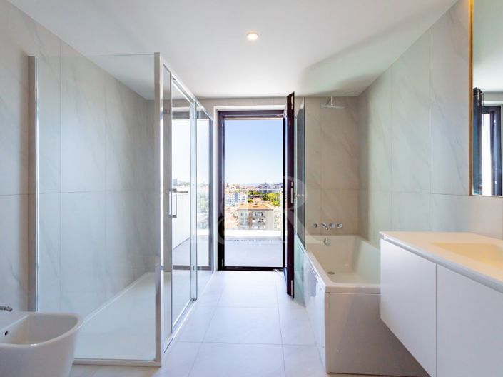 Image No.22-4 Bed Apartment for sale