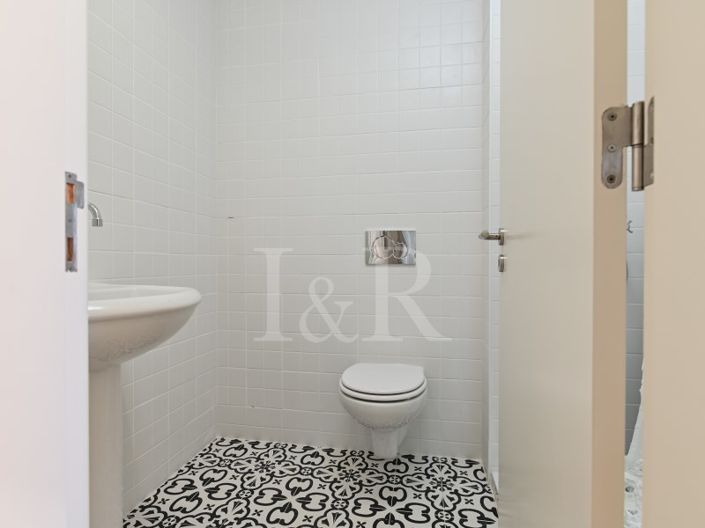 Image No.15-9 Bed House for sale