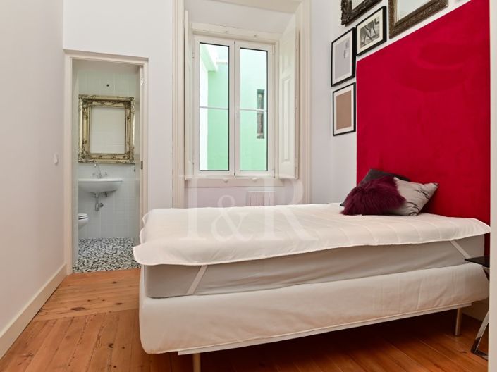 Image No.4-9 Bed House for sale