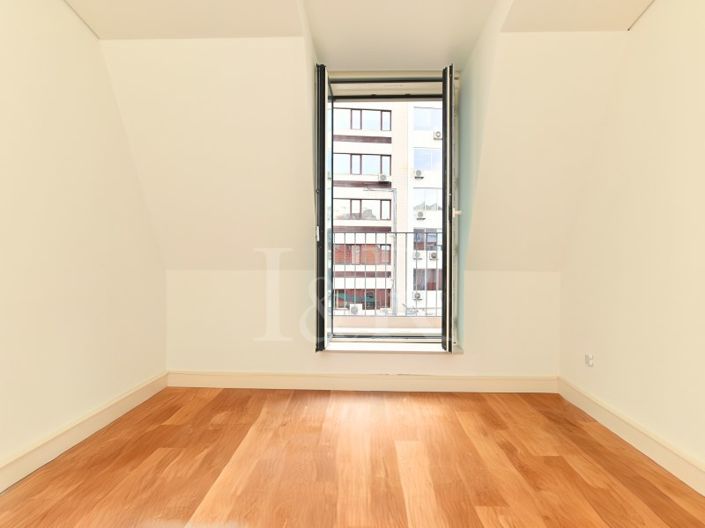 Image No.13-2 Bed Apartment for sale