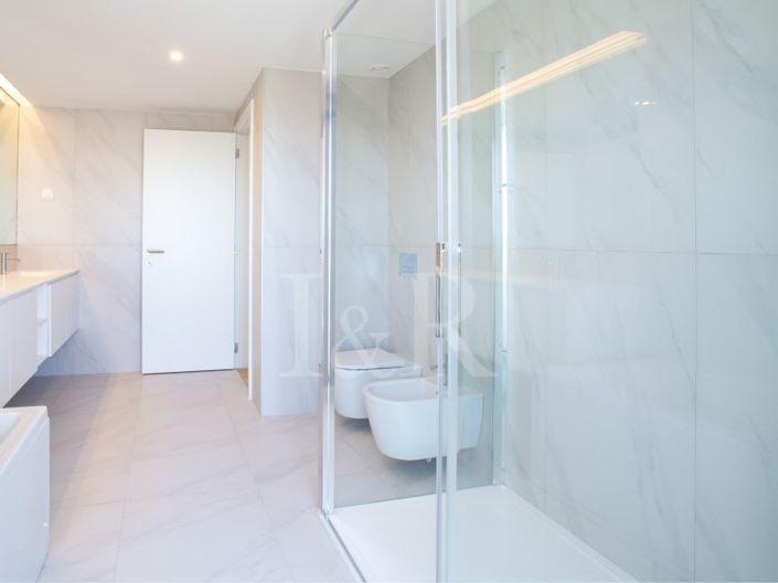 Image No.21-4 Bed Apartment for sale