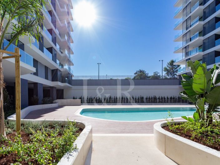 Image No.25-4 Bed Apartment for sale