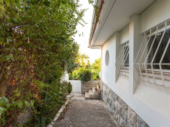 Image No.25-4 Bed House for sale