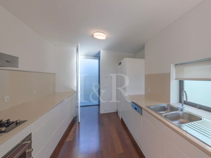 Image No.16-4 Bed House for sale