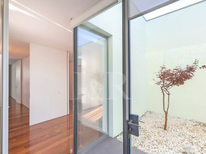 Image No.17-4 Bed House for sale