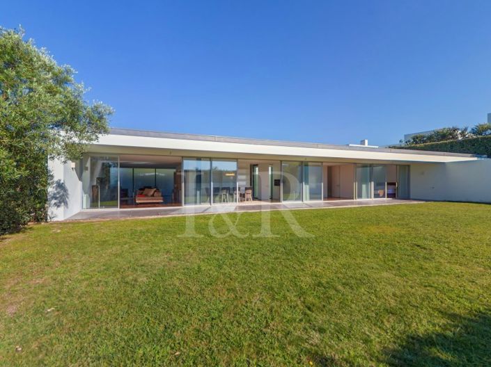 Image No.2-4 Bed House for sale