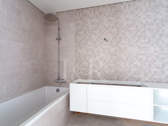 Image No.10-3 Bed Apartment for sale