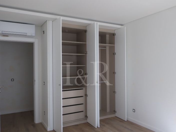 Image No.12-4 Bed Apartment for sale