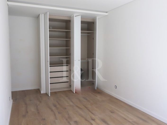 Image No.18-4 Bed Apartment for sale