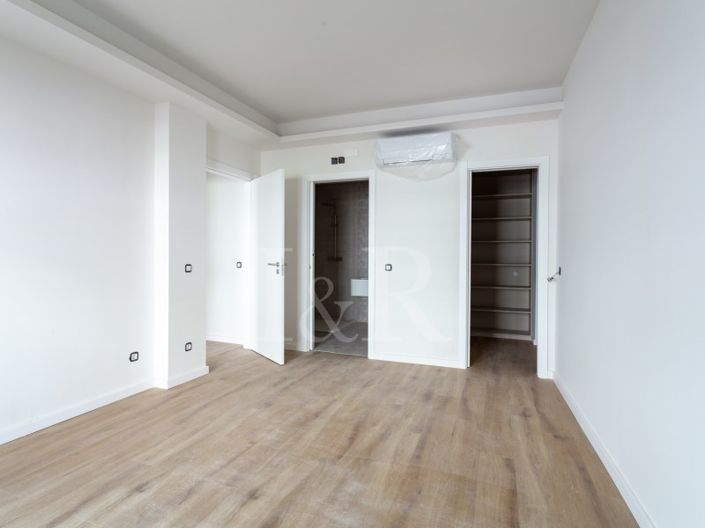 Image No.19-4 Bed Apartment for sale