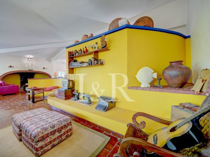 Image No.15-10 Bed Farmhouse for sale