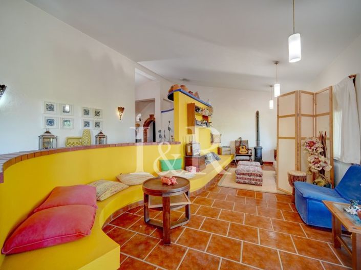 Image No.17-10 Bed Farmhouse for sale