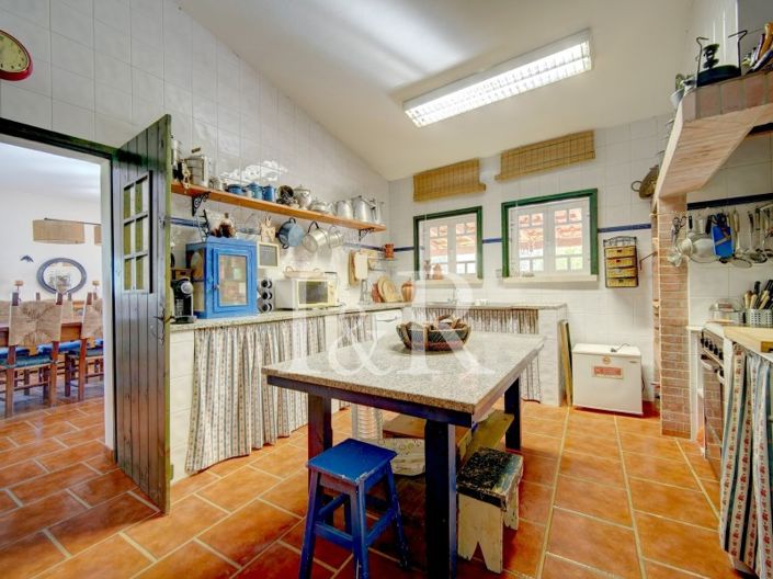 Image No.25-10 Bed Farmhouse for sale