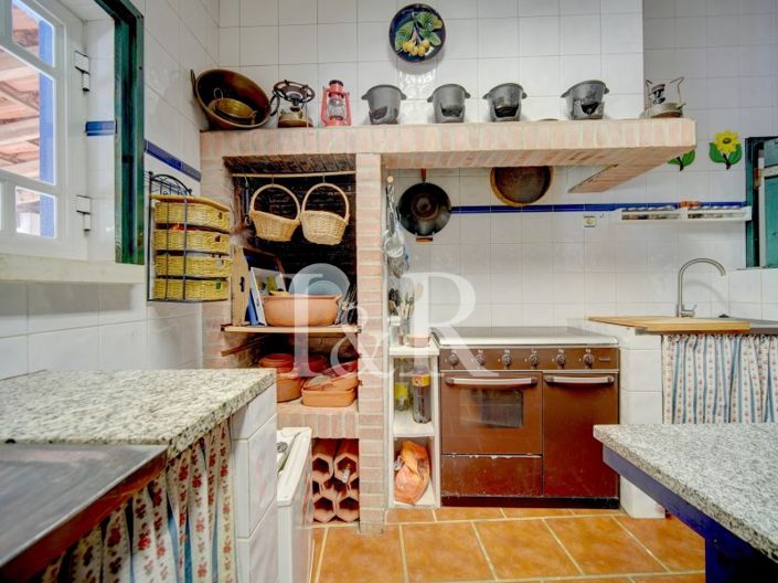 Image No.28-10 Bed Farmhouse for sale