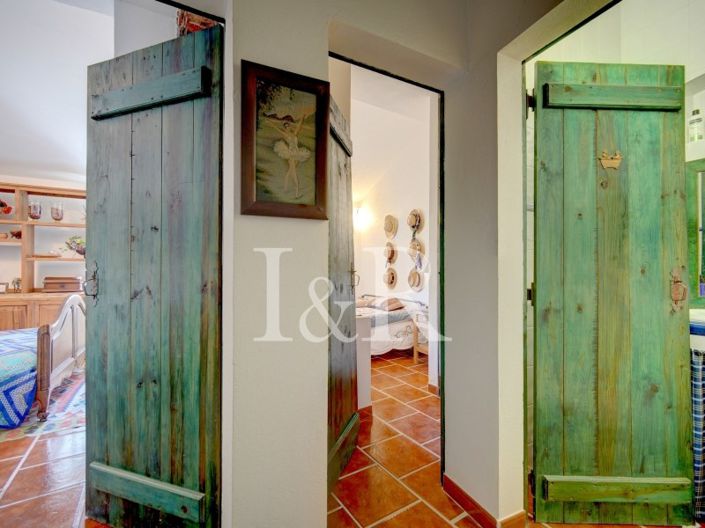 Image No.41-10 Bed Farmhouse for sale