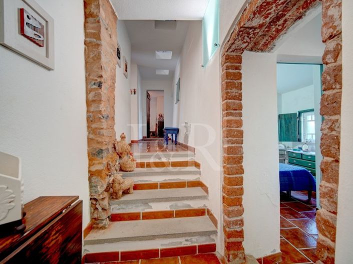 Image No.42-10 Bed Farmhouse for sale