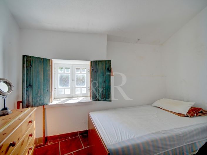 Image No.46-10 Bed Farmhouse for sale