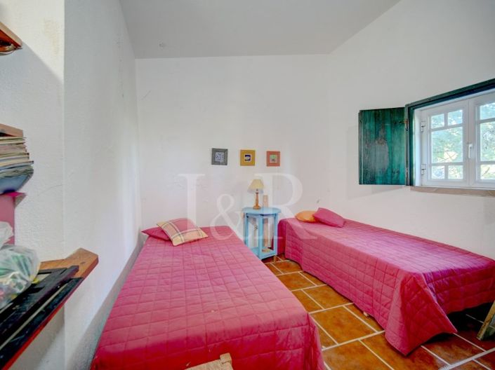 Image No.47-10 Bed Farmhouse for sale