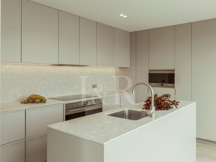 Image No.10-4 Bed Apartment for sale