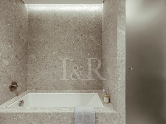 Image No.18-4 Bed Apartment for sale