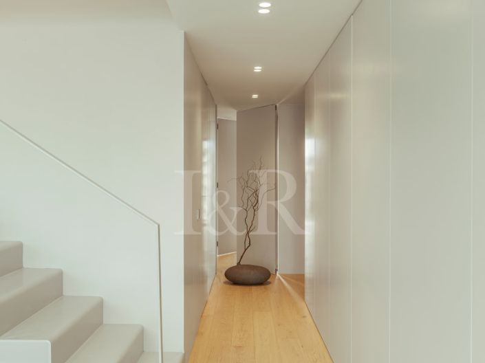 Image No.24-4 Bed Apartment for sale