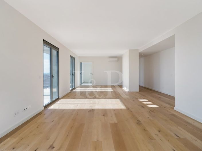 Image No.11-4 Bed Apartment for sale