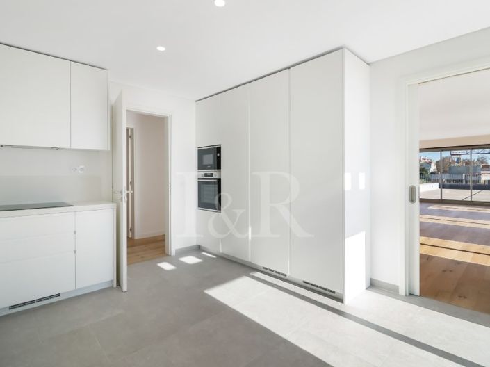 Image No.15-4 Bed Apartment for sale