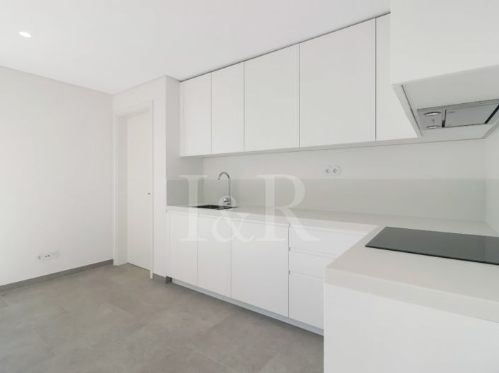 Image No.18-4 Bed Apartment for sale