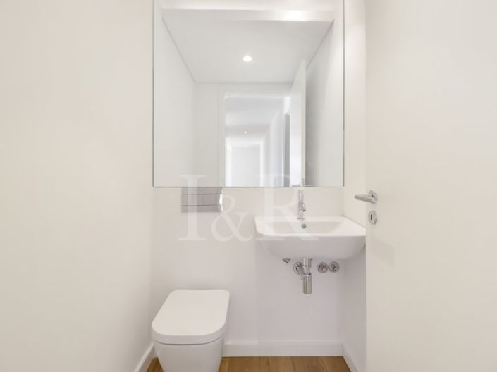 Image No.22-4 Bed Apartment for sale