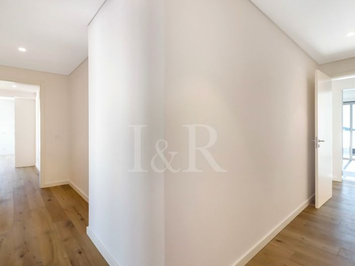 Image No.24-4 Bed Apartment for sale