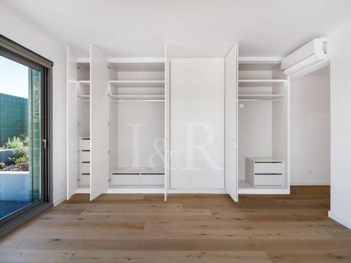 Image No.29-4 Bed Apartment for sale