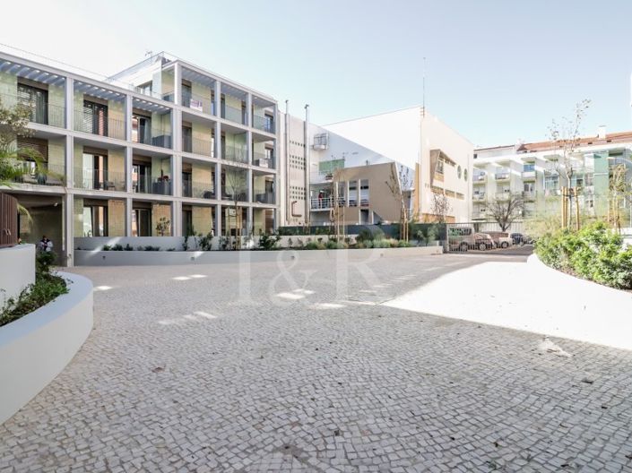 Image No.55-4 Bed Apartment for sale